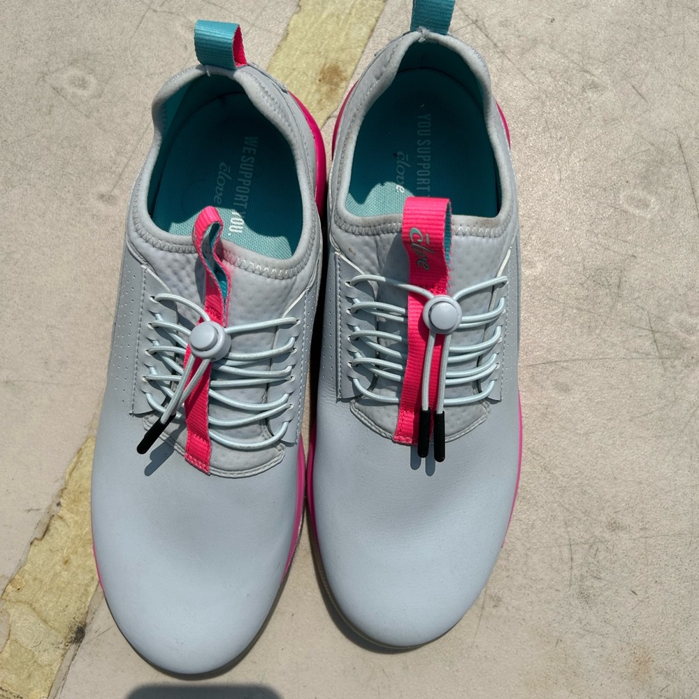Women’s clove shoes